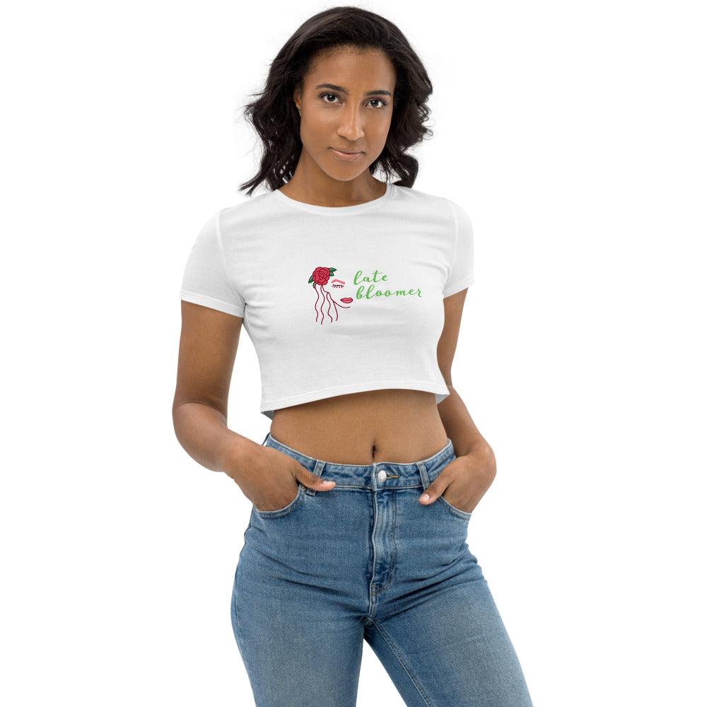 Football crop top casual look – The Casual Hourglass